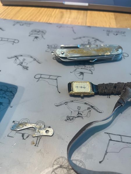 Bestand:Losse onderdelen van ketting.jpg