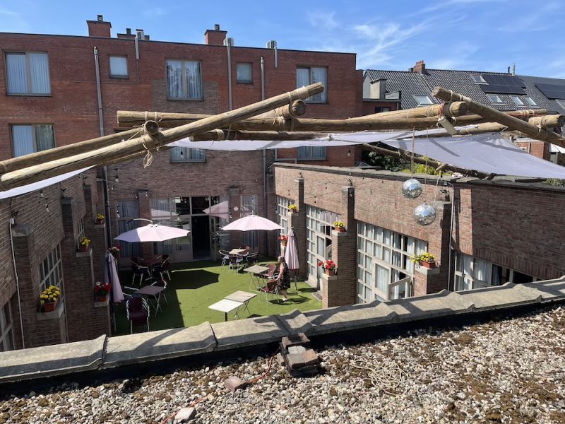 Bestand:Ceremonieboog vanop dak (Donald).jpg