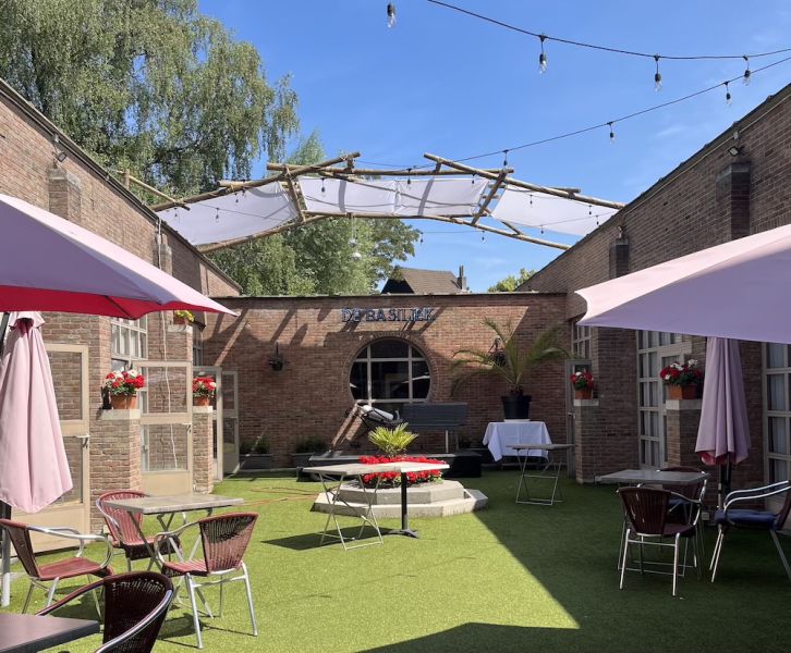 Bestand:Ceremonieboog vanop grond (Donald).jpg