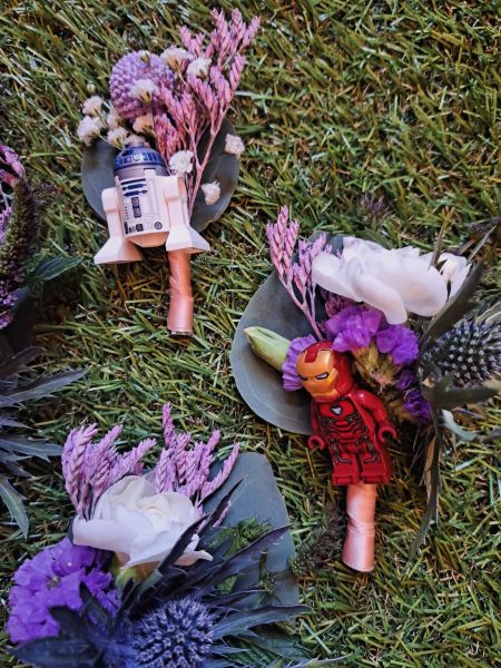 Bestand:Bloemodil - boutonnieres 2.jpg